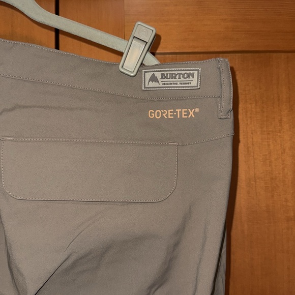 NWOT women’s Burton snow pants - Picture 3 of 4